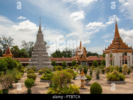 Les stupas royal dans le complexe du palais royal, Phnom Penh province, Phnom Penh, Cambodge Banque D'Images