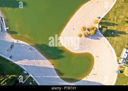 Bundek lake à Zagreb vue aérienne, Green Park et oasis dans la capitale de la Croatie Banque D'Images