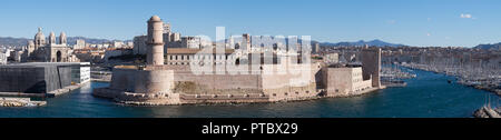 Vue panoramique sur 'LE VIEUX PORT' - MARSEILLE - FRANCE Banque D'Images