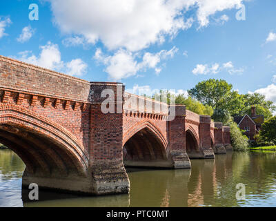 Clifton Hampden,pont Clifton Hampden, rivière Thames, Oxfordshire, England, UK, FR. Banque D'Images