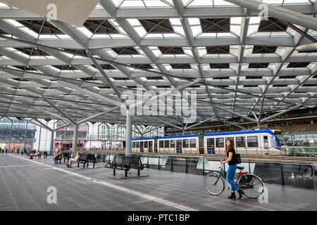 La Haye, Pays-Bas - le 6 juillet 2018 : La gare centrale de La Haye aux Pays-Bas. Banque D'Images