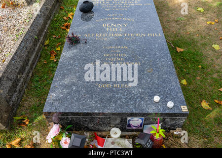 La tombe de l'acteur britannique Benny Hill à Hollybrook Cemetery à Southampton, England, UK Banque D'Images