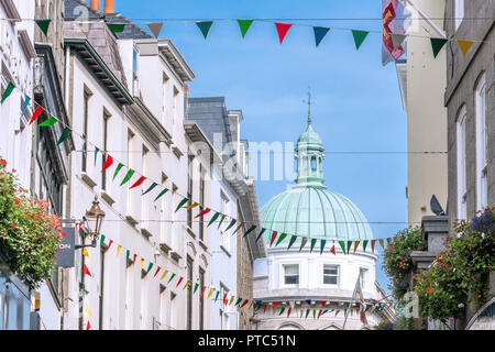 High Street, près de l'église de St Peter Port Guernsey Channel Islands Banque D'Images