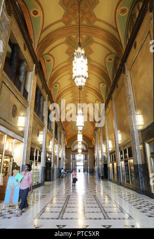 Le célèbre gratte-ciel de style art déco, le Fisher Building, conçu par Albert Khan en 1928, dans le centre de Detroit, Michigan, USA Banque D'Images