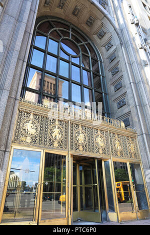 Le célèbre gratte-ciel de style art déco, le Fisher Building, conçu par Albert Khan en 1928, dans le centre de Detroit, Michigan, USA Banque D'Images