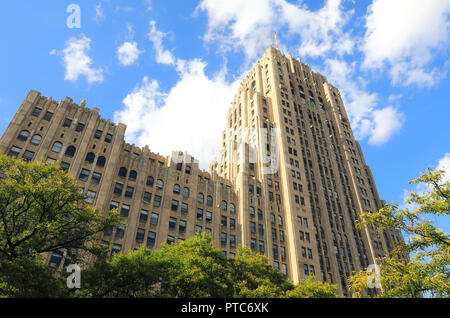 Le célèbre gratte-ciel de style art déco, le Fisher Building, conçu par Albert Khan en 1928, dans le centre de Detroit, Michigan, USA Banque D'Images