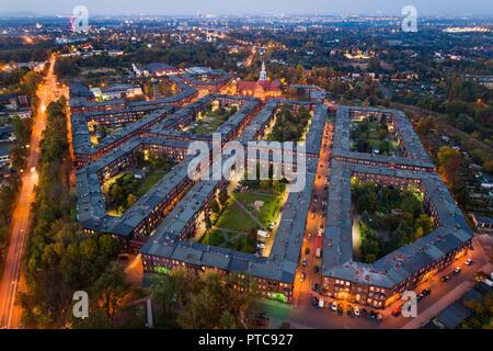 Drone aérien vue sur Nikiszowiec règlement des mineurs et du district de Katowice. Katowice, Silésie, Pologne Banque D'Images