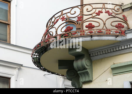 SIBIU, Transylvanie/Roumanie - Septembre 16 : vue sur un balcon fleuri à Sibiu en Transylvanie Roumanie le 16 septembre 2018 Banque D'Images