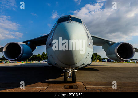 Avion de transport JASDF Kawasaki C2 de la Force aérienne japonaise d'autodéfense aérienne au Royal International Air Tattoo, riat, RAF Fairford, Royaume-Uni Banque D'Images