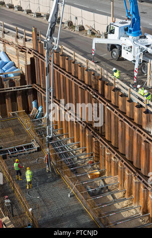 La fondation de bétonnage d'un bâtiment Banque D'Images