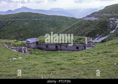 1 old barracks de guerre mondiale en hills Banque D'Images