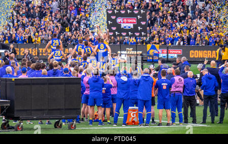 Confettis, West Coast Eagles acteurs premiership célébrer après 2018 la Grande Finale de l'AFL à Melbourne Australie Victoria MCG. Banque D'Images