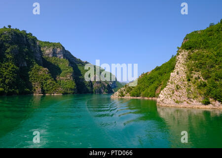 Koman réservoir, Liqeni i Komanit Drin, rivière, Qark Shkodra, l'Albanie Banque D'Images