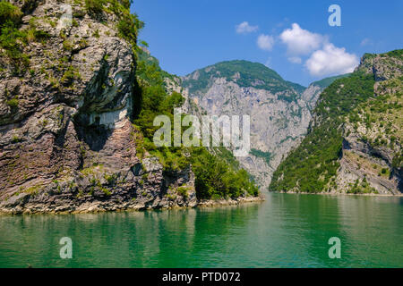 Koman réservoir, Liqeni i Komanit Drin, rivière, Qark Shkodra, l'Albanie Banque D'Images