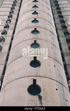 Western City Gate, ou Tour Genex, (construit 1979, architecte Mihajlo Mitrović), nouveau Belgrade (Beograd), Belgrade, Serbie, Balkans, Septembre 2018 Banque D'Images