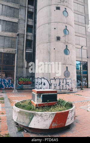 Western City Gate, ou Tour Genex, (construit 1979, architecte Mihajlo Mitrović), nouveau Belgrade (Beograd), Belgrade, Serbie, Balkans, Septembre 2018 Banque D'Images