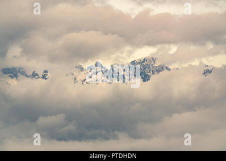 Dolomites de Brenta vu de Monte Bondone Banque D'Images