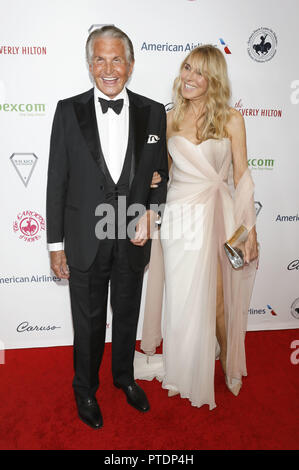 George Hamilton et Alana Stewart fréquentant le carrousel d'espoir Ball 2018 au Beverly Hilton Hotel, le 6 octobre 2018 à Beverly Hills, Californie. Dans le monde d'utilisation | Banque D'Images