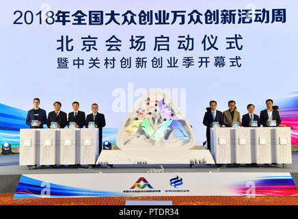 Beijing, Chine. 9 octobre, 2018. Les délégués assistent à la cérémonie de lancement de la masse nationale 2018 l'innovation et l'entrepreneuriat semaine à Beijing, capitale de la Chine, le 9 octobre 2018. La semaine se déroulera du 9 au 15 octobre. Credit : Luo Xiaoguang/Xinhua/Alamy Live News Banque D'Images