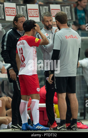Marco Rose Coach (Red Bull Salzbourg), Takumi (Red Bull Salzbourg) lors de 'Autriche Bundesliga Tipico' match entre Sturm Graz 1-2 Red Bull Salzbourg à Merkur Arena sur Octobre 07, 2018 à Graz, en Autriche. Credit : Maurizio Borsari/AFLO/Alamy Live News Banque D'Images
