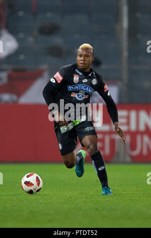 Emeka Eze (Sturm Graz) lors de 'Autriche Bundesliga Tipico' match entre Sturm Graz 1-2 Red Bull Salzbourg à Merkur Arena sur Octobre 07, 2018 à Graz, en Autriche. Credit : Maurizio Borsari/AFLO/Alamy Live News Banque D'Images