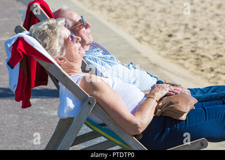 Bournemouth, Dorset, UK. 9 octobre, 2018. Météo France : unbroken ciel bleu et soleil, quand la température augmente et les visiteurs à la tête de station pour profiter du soleil et l'été indien. Credit : Carolyn Jenkins/Alamy Vivre NewsCredit : Carolyn Jenkins/Alamy Live News Banque D'Images