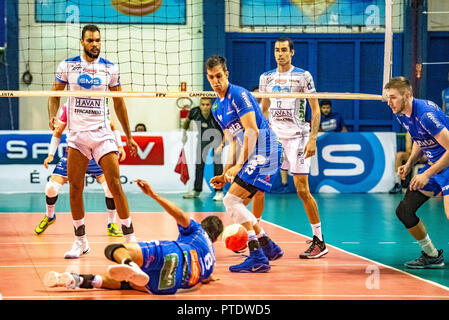 Campinas, Brésil. 05Th Oct, 2018. finale de la Paulista men&# 39;lleyballball, tenu à Campinas, au gymnase Taquaral à partir de lundi (8) et de finition dans les premières minutes de ce mardi (9) . Crédit : Fabio Leoni/FotoArena/Alamy Live News Banque D'Images