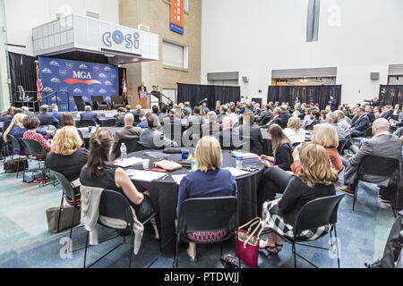 Columbus, Ohio, USA. 19 Sep, 2018. Gouverneur de l'Ohio JOHN KASICH, le conférencier pour le Midwest Governors Association s'adresse aux membres de la réunion se sont réunis mercredi 19 septembre 2018 au Centre des sciences et de l'industrie (COSI) à Columbus, Ohio. Credit : James D. DeCamp/ZUMA/Alamy Fil Live News Banque D'Images