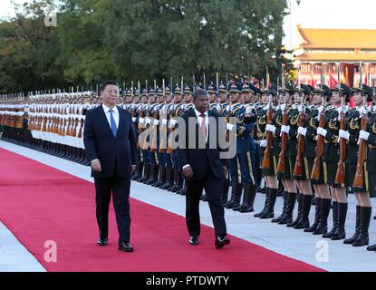 Beijing, Chine. 9 octobre, 2018. Le président chinois Xi Jinping est titulaire d'une cérémonie d'accueil pour le président angolais Joao Lourenco avant leurs entretiens à Beijing, capitale de Chine, le 9 octobre 2018. Credit : Liu Weibing/Xinhua/Alamy Live News Banque D'Images