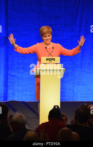 Glasgow, Royaume-Uni. 9 octobre, 2018. Premier Ministre - Nicola Sturgeon livre son discours d'ouverture de la clôture de la Conférence nationale annuelle de SNP, SECC, Glasgow, Royaume-Uni. Crédit : Colin Fisher/Alamy Live News Banque D'Images