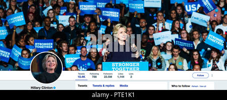 Kiev, Ukraine. 8 octobre, 2018. Page Twitter pour Hillary Clinton. Hillary Diane Rodham Clinton, un homme politique et diplomate américain, qui a été la première dame des États-Unis de 1993 à 2001, le sénateur américain de New York de 2001 à 2009, 67e Secrétaire d'État des États-Unis de 2009 à 2013, et que le candidat du Parti démocrate à la présidence des États-Unis dans l'élection de 2016. Crédit : Igor Golovniov SOPA/Images/ZUMA/Alamy Fil Live News Banque D'Images