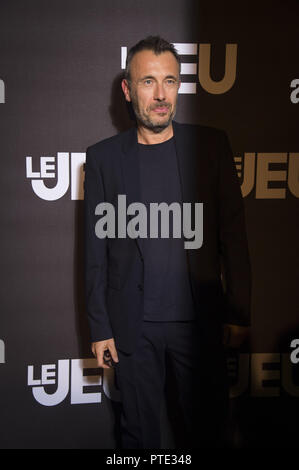 Paris, France. 9 octobre, 2018. Directeur Fred Cavaye vu posant pour une photo lors de la première Le Jeu au cinéma UGC Normandie. Credit : Thierry Le Fouille/SOPA Images/ZUMA/Alamy Fil Live News Banque D'Images