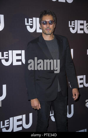 Paris, France. 9 octobre, 2018. Vincent Elbaz vu posant pour une photo lors de la première Le Jeu au cinéma UGC Normandie. Credit : Thierry Le Fouille/SOPA Images/ZUMA/Alamy Fil Live News Banque D'Images