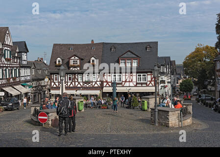 Maisons à colombages historique sur la place du marché dans la vieille ville de Braunfels, Hessen, Allemagne. Banque D'Images