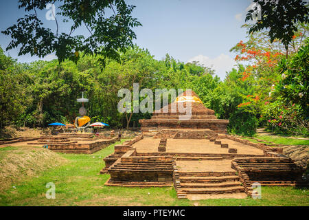 Ruines du Wat Khao, que l'un des temples en ruines dans la région de Wiang Kum Kam, un règlement historique et site archéologique qui construit par le roi Mangrai le Gréa Banque D'Images