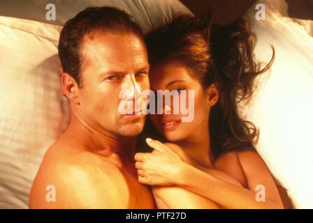 Titre original : Couleur de nuit. Titre en anglais : Couleur de nuit. Année : 1994. Directeur : RICHARD RUSH. Stars : Bruce Willis, JANE MARCH. Credit : HOLLYWOOD PICTURES / Album Banque D'Images