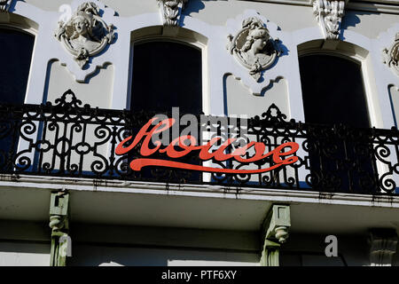 Chambre signe sur lettrage balustrades en fer forgé décoratif Banque D'Images