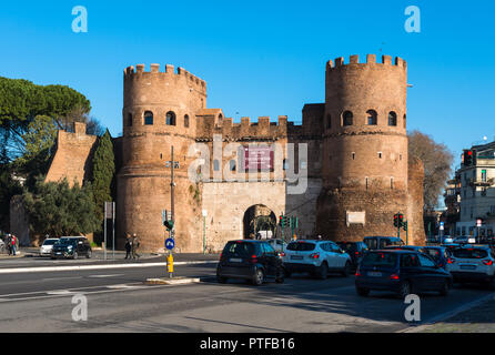 Porta San Paolo, Via Ostiense, Rome, Latium, Italie, Europe Banque D'Images