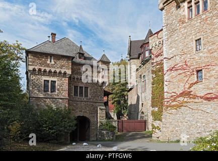 Le château médiéval braunfels sur un sommet de basalte. Banque D'Images