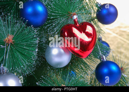 Décorations de Noël sur un arbre de Noël close up Banque D'Images
