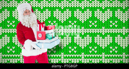 Image composite d'un père noël tenant de nombreux cadeaux Banque D'Images