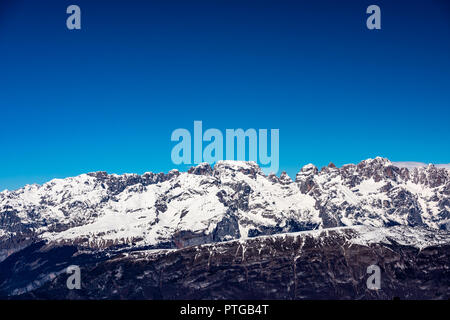 Dolomites de Brenta vu de Monte Bondone Banque D'Images