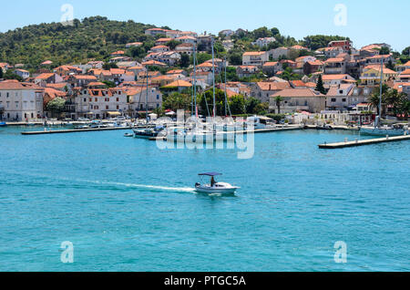 Port de Trogir avec les bateaux et les navires, la Croatie. Banque D'Images