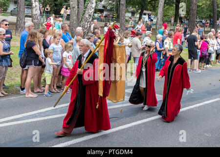 Raisin traditionnel hongrois participant à l'événement à l'automne dans un village Badacsony. 09. 09. 2018 Hongrie Banque D'Images