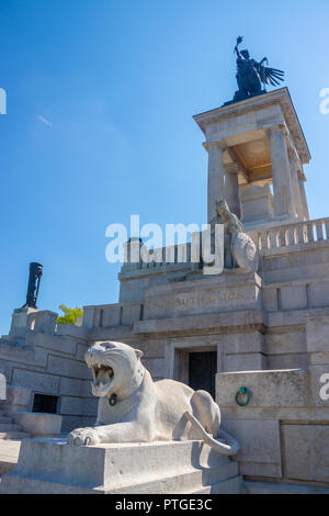 Mausolée dédié au chef hongrois Lajos Kossuth dans le cimetière Kerepesi Budapest Banque D'Images