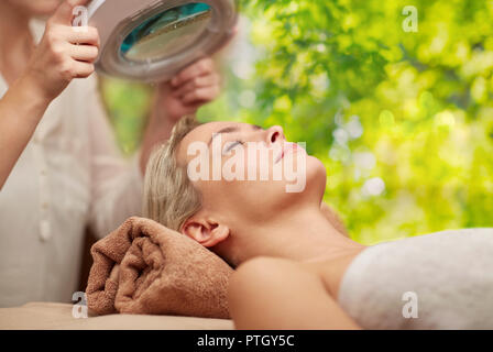 Close up of young woman lying in spa Banque D'Images