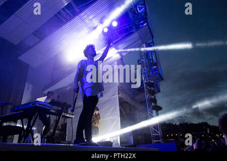 Le Danemark, Roskilde - le 26 juin 2016. Le chanteur et multi-instrumentaliste Martin Hedegaard effectue un concert live au festival de musique danois Roskilde Festival 2016 sous son alias Saveus. (Photo crédit : Gonzales Photo - Kasper Maansson). Banque D'Images