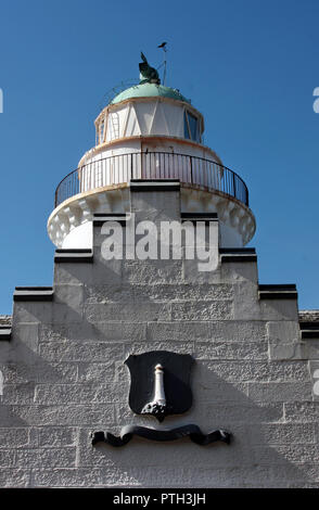 La lampe au sommet de la Cloch phare, qui a été construite par Robert Stevenson, est assis sur le Firth of Clyde, juste au sud de Gourock, en Ecosse. Banque D'Images