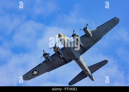 Sally B, B-17 Flying Fortress Plane flying retour à partir d'un affichage à la Bournemouth Air Festival 2018 Banque D'Images