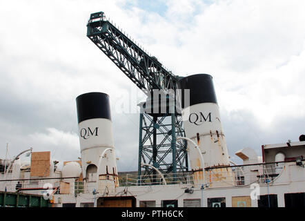 Le TS de la Reine Mary vu ici à Greenock, est l'un des plus anciens bateaux à vapeur construit Clyde dans le monde. Elle a été sauvé de la casse, et se situe maintenant en amont de la rivière Clyde près de Glasgow en attente de restauration et de réparation. Un organisme de bienfaisance a été mis en place pour ce faire, appuyé par l'acteur écossais, Robbie Coltrane. Il sera amarré en permanence sur la Clyde et utilisé comme un centre d'éducation et de divertissement. Un grand navire retourne à la Clyde, l'accueil de sa naissance il y a toutes ces années en 1933. Date ; 2018. Banque D'Images